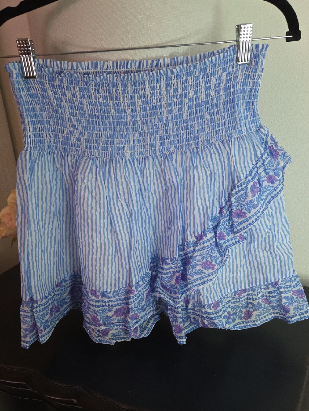 Vineyard Vines smocked skirt. Size Medium.